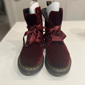 Dr. Martens Pascal Velvet 1460 Boot